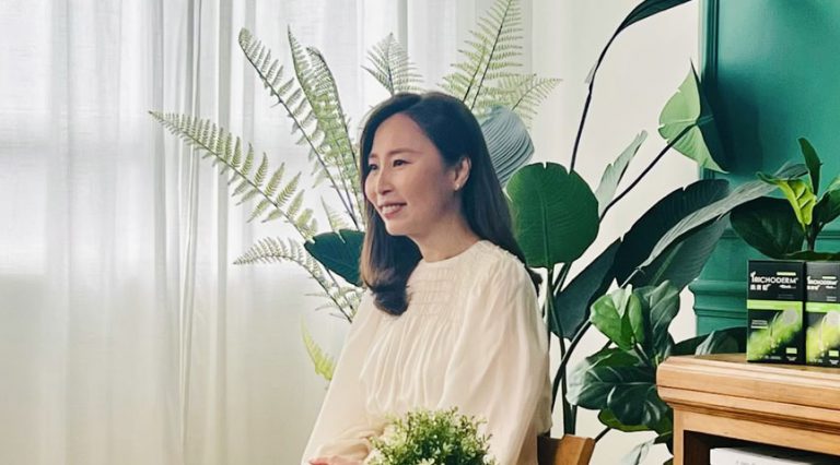 甩唔停嘅髮! 真係由得佢躺平? 唔理?! 久休復出蘭茜都生到 仲變靚咗!  佢得你都得!!!